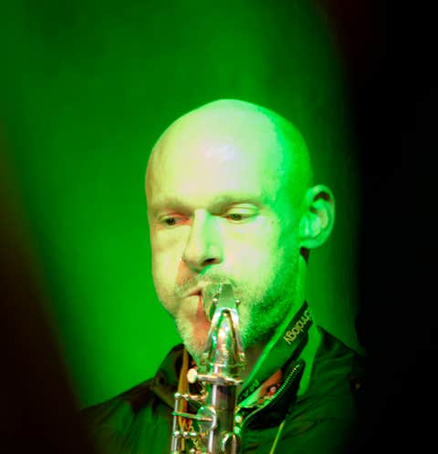 Saxophonist Claudio beim spielen