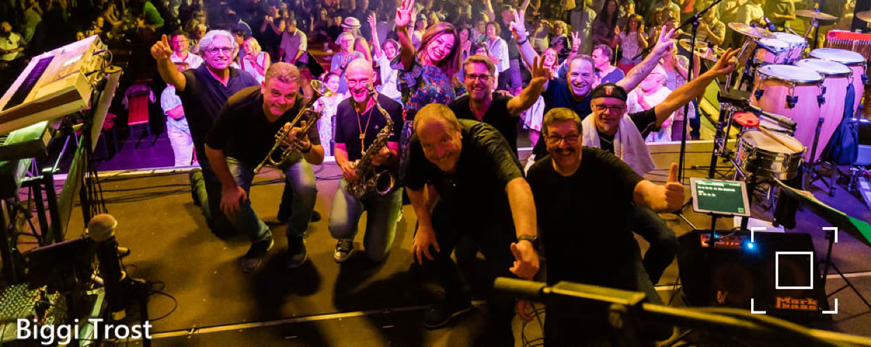 Typisches Bandfoto am Ende einer Veranstaltung, dieses Mal bei Donnerstags in der City in Ingelheim.