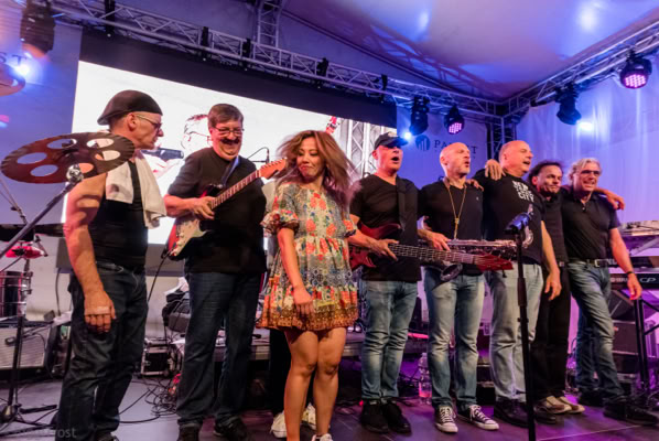Bandfoto am Ende der Veranstaltung der Rheingauer Weinwoche in Wiesbaden.