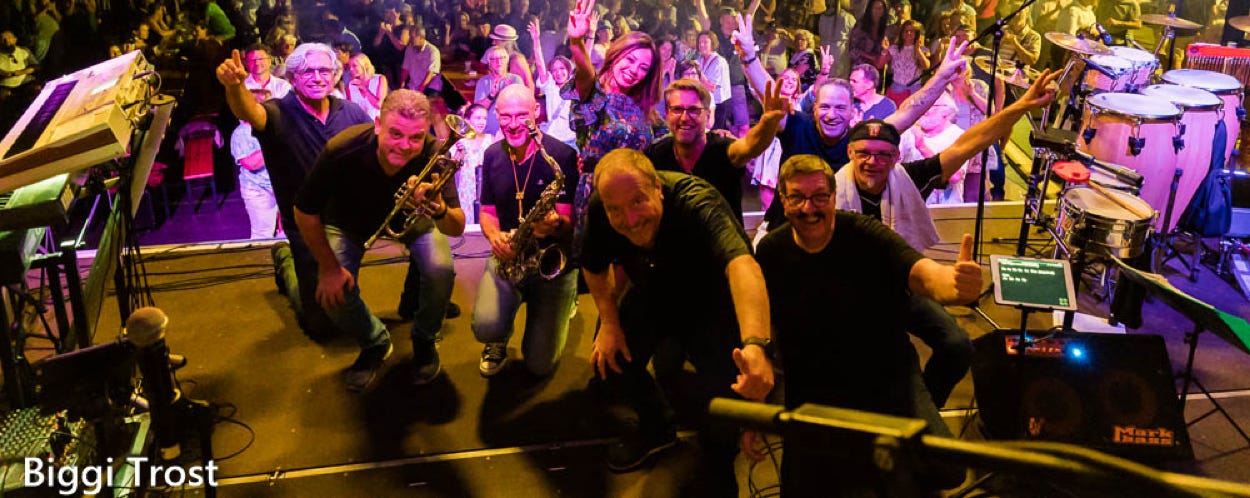 Typisches Bandfoto am Ende einer Veranstaltung, dieses Mal bei Donnerstags in der City in Ingelheim.
